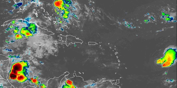Indomet: ambiente caluroso y escasas lluvias en la mañana; aguaceros y tormentas eléctricas en la tarde