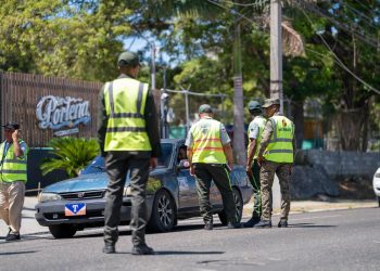 INTRANT y DIGESETT fiscalizan 12 conductores de concho en Santiago