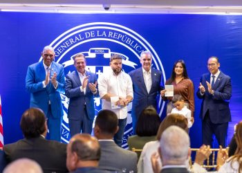 Presidente Abinader inicia entrega oficial del Pasaporte Electrónico para dominicanos en Nueva York, Nueva Jersey y Boston
