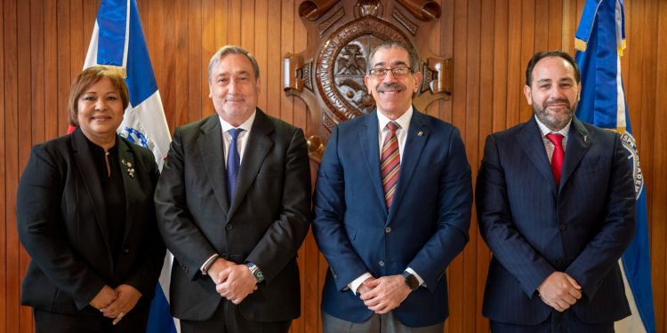 UASD y UNIR fortalecen vínculos para ampliar la cooperación académica