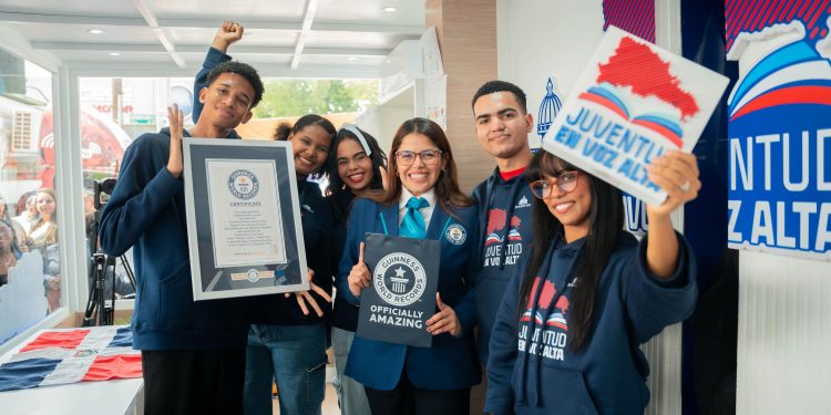 Juventud en Voz Alta supera las 500 horas de lectura continua y extiende el hito alcanzado por República Dominicana