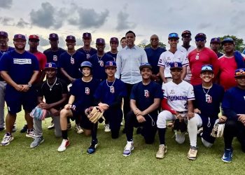 Nelson Cruz lleva mensaje de motivación y exhorta a la selección U15 a representar con orgullo al país
