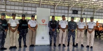 Policía Comunitaria se suma a jornada de reforestación en la ribera del río Ozama