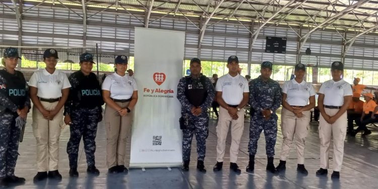 Policía Comunitaria se suma a jornada de reforestación en la ribera del río Ozama