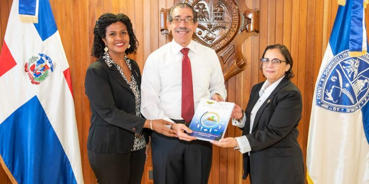 UASD y UNADE fortalecen diálogo académico en favor de la educación superior