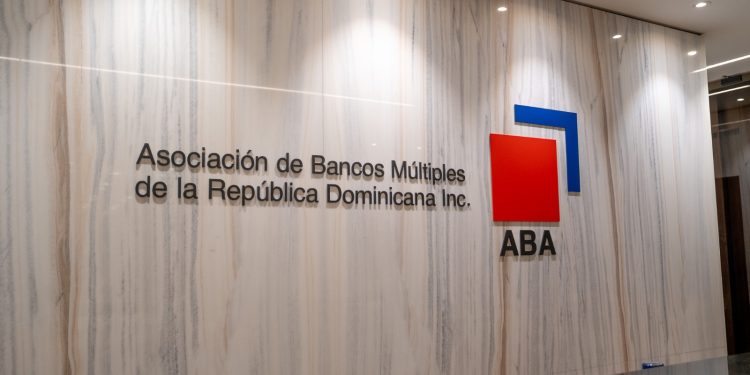 Bancos múltiples elevan en 44% sus puntos de acceso físico en ocho años