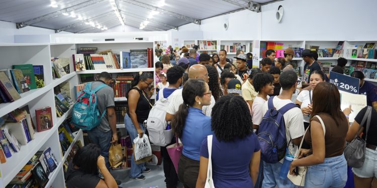 Gran asistencia marca el primer día de la Feria Internacional del Libro Santo Domingo 2026