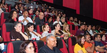 La Fábrica de Bodas” conquista los cines dominicanos con salas llenas en sus primeros días de estreno