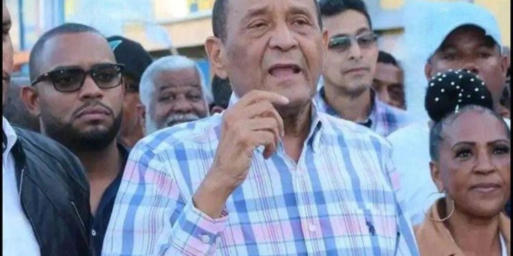 Fiquito Vásquez rechaza eliminación del voto en el exterior y defiende esta conquista de Peña Gómez