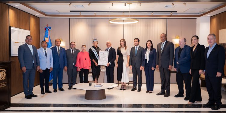 Senado reconoce a Miss Mundo 2026 Joheirry Mola por su trayectoria y logros en representación del país