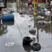 Basura acumulada e inundación afectan a residentes de Madre Vieja Norte