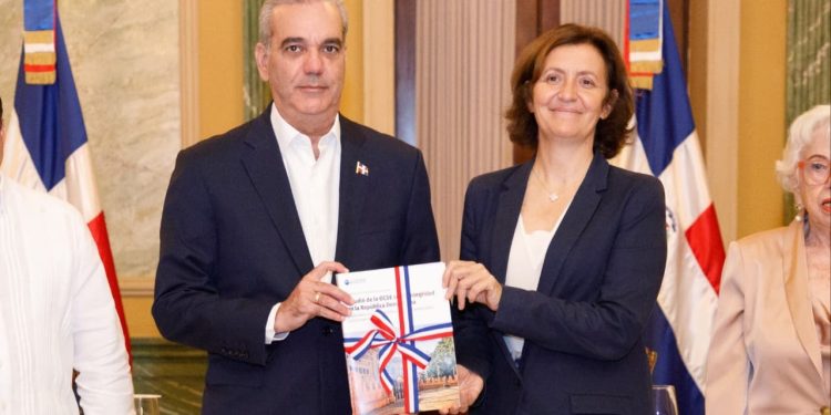 OCDE destaca importantes avances de RD en integridad gubernamental.