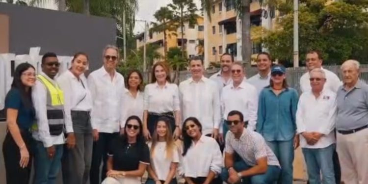 Carolina Mejía continuó esta semana con su amplio recorrido por los principales proyectos y con la entrega de obras