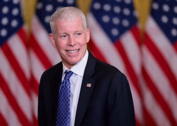 El secretario de Energía de Estados Unidos llegó a Venezuela para cerrar el histórico acuerdo petrolero