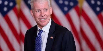 El secretario de Energía de Estados Unidos llegó a Venezuela para cerrar el histórico acuerdo petrolero