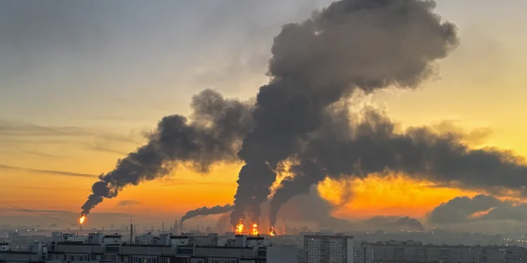 Ucrania lanzó un bombardeo “significativo” contra una refinería petrolera en Moscú