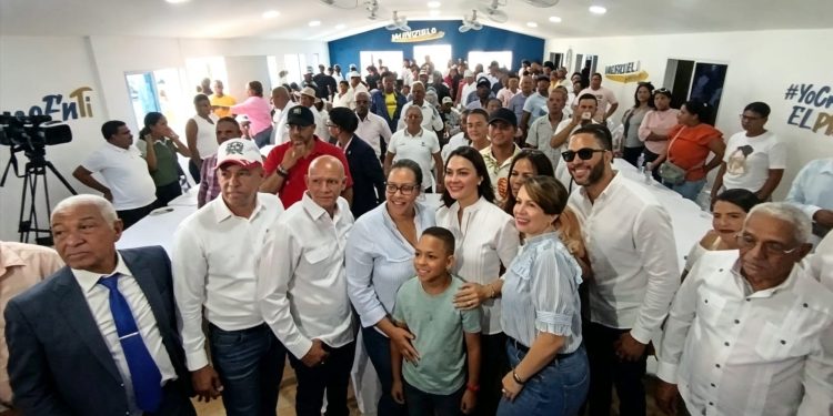 Jossi Valenzuela reafirma compromiso de continuar legado de José Valenzuela durante encuentro del Movimiento Vía Segura