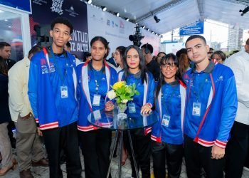 Cinco jóvenes dominicanos asumen el reto de recuperar un Récord Guinness de lectura en voz alta