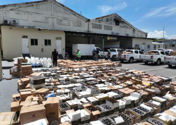 Pro Consumidor, CECCOM y MP desmantelan una de las mayores fábricas clandestinas de alcohol adulterado
