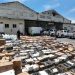 Pro Consumidor, CECCOM y MP desmantelan una de las mayores fábricas clandestinas de alcohol adulterado