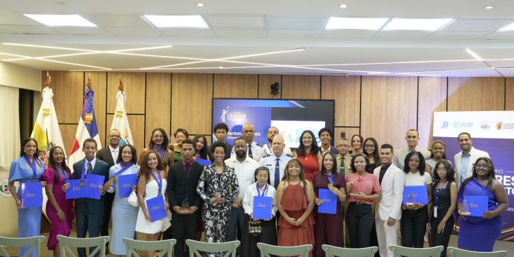 DIGEV destaca liderazgo y participación de sus estudiantes en primera edición del Premio Líderes de Impacto 2026