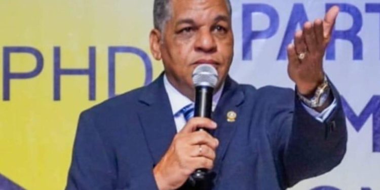 Goris denuncia campaña sucia contra el PHD y afirma: “No nos desviarán de nuestra convención”
