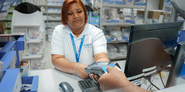 PROMESE/CAL inicia plan piloto de cobro con tarjetas de crédito en Farmacias del Pueblo