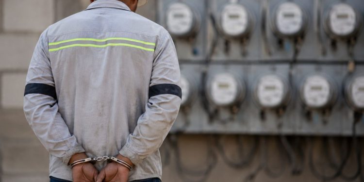 Seguridad de Edesur detiene a técnico de empresa contratista por presunta extorsión a cliente