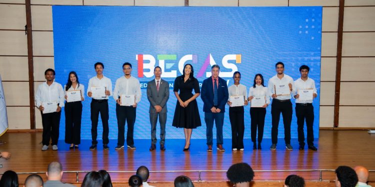 ITLA entrega 118 becas de Educación Superior durante su segunda convocatoria de 2026