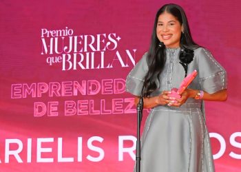 Marielis Ramos recibe reconocimiento Mujeres que Brillan por su liderazgo emprendedor