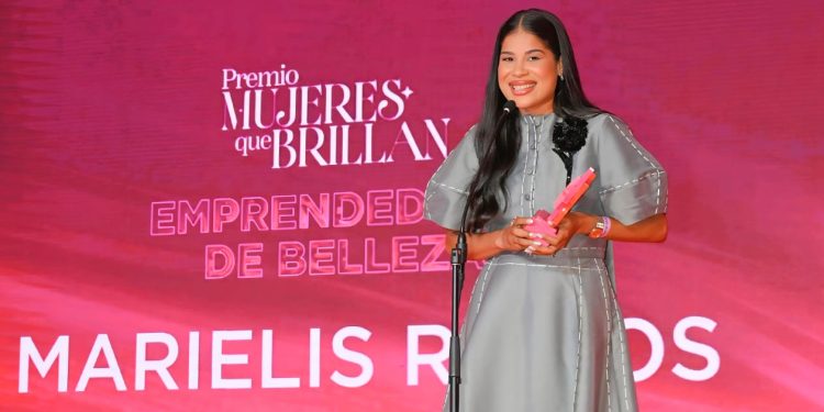 Marielis Ramos recibe reconocimiento Mujeres que Brillan por su liderazgo emprendedor