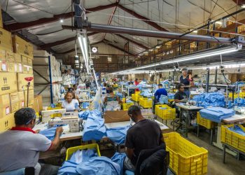 Asociaciones de la industria textil y del calzado respaldan a Adolfo Pérez y reconocen avances en licitación escolar