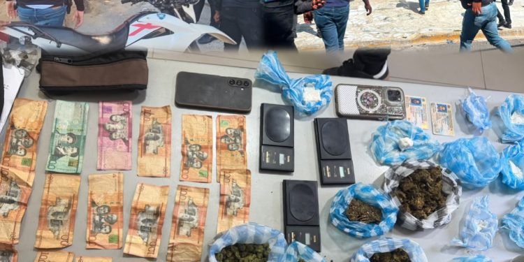 Dicrim desmantela puntos de drogas, ocupa narcóticos y apresa varias personas en flagrante delito en Sabana Perdida, SDN