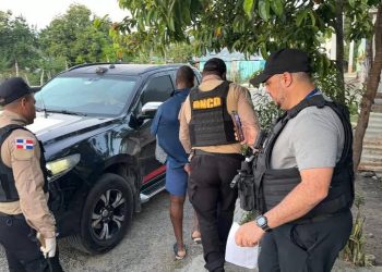 Portaba carnet de DINTEL de la policía reconocido vendedor de drogas enviado a la cárcel del 15 de Azua