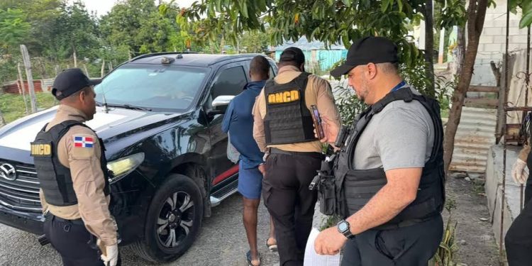 Portaba carnet de DINTEL de la policía reconocido vendedor de drogas enviado a la cárcel del 15 de Azua