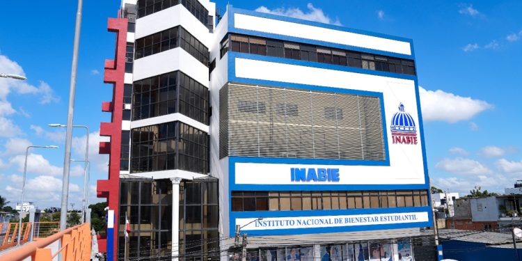 Asociaciones de suplidores valoran avances en procesos de licitación del INABIE