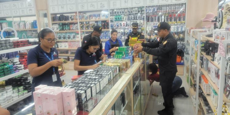 MICM y CECCOM continúan intervenciones en comercios chinos de Santiago
