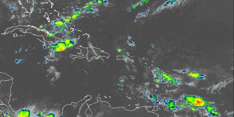 Indomet: onda tropical y vaguada provocarán aguaceros en varias provincias durante la tarde
