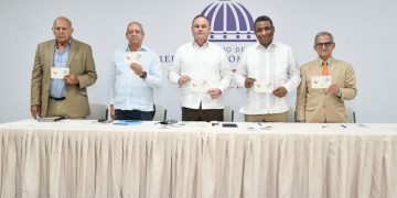 INPOSDOM y Comisión Nacional del Cacao conmemoran 50 años de trayectoria con sello postal