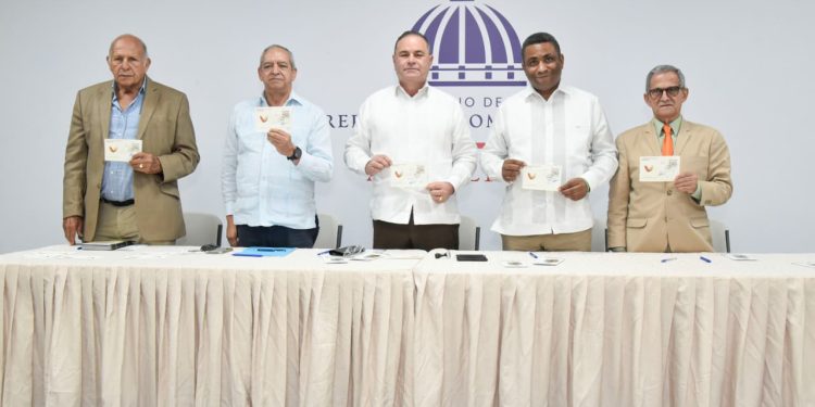 INPOSDOM y Comisión Nacional del Cacao conmemoran 50 años de trayectoria con sello postal