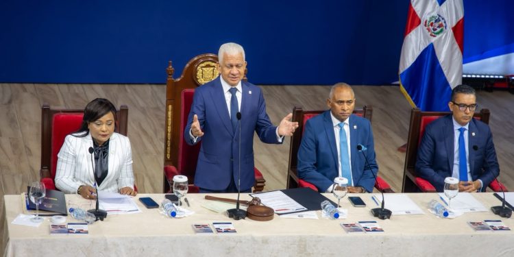 Senado hace historia en La Romana al celebrar sesión ordinaria por su 82 aniversario