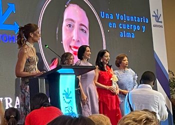 Laura Díaz Domingo, directora de Responsabilidad Social de Viva, reconocida por su trayectoria de servicio y voluntariado