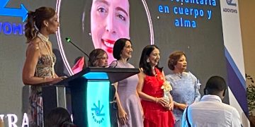 Reconocen trayectoria de servicio y voluntariado de Laura Díaz  Domingo