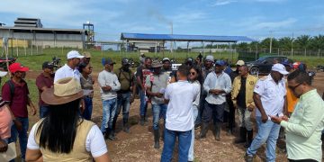 Comunidades de Bayaguana se levantan en defensa del río Yavi y paralizan por horas las operaciones de empresa procesadora de aceite