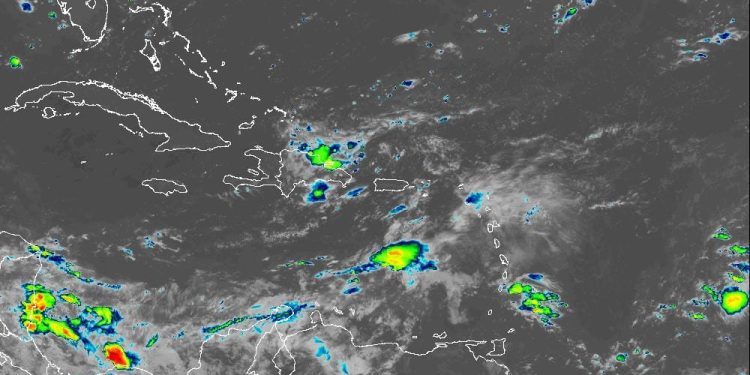 Indomet: Vaguada favorecerá aguaceros, tronadas y ráfagas de viento en varias regiones del país
