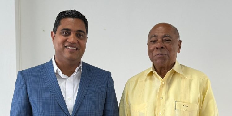 Ministro Kelvin Cruz entrega al voluntariado la administración del Palacio del Voleibol Ricardo Gioriber Arias