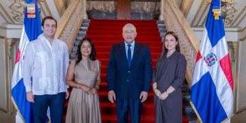 Ministro Andrés Bautista juramenta nuevo viceministro y dos viceministras del Ministerio Administrativo de la Presidencia