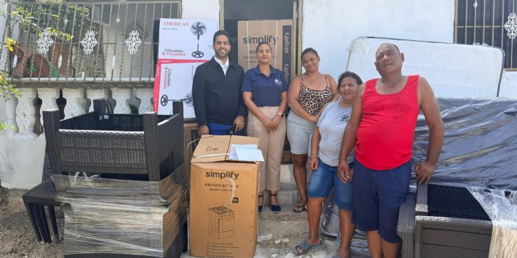 Gobierno acude en auxilio de familias afectadas por incendio en la zona Colonial a través de DASAC