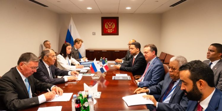 Canciller Bisonó fortalece diálogo de alto nivel con Rusia durante encuentro con Serguéi Lavrov