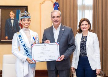 Presidente Abinader recibe en el Palacio Nacional a Miss Mundo 2026, Joheirry Mola